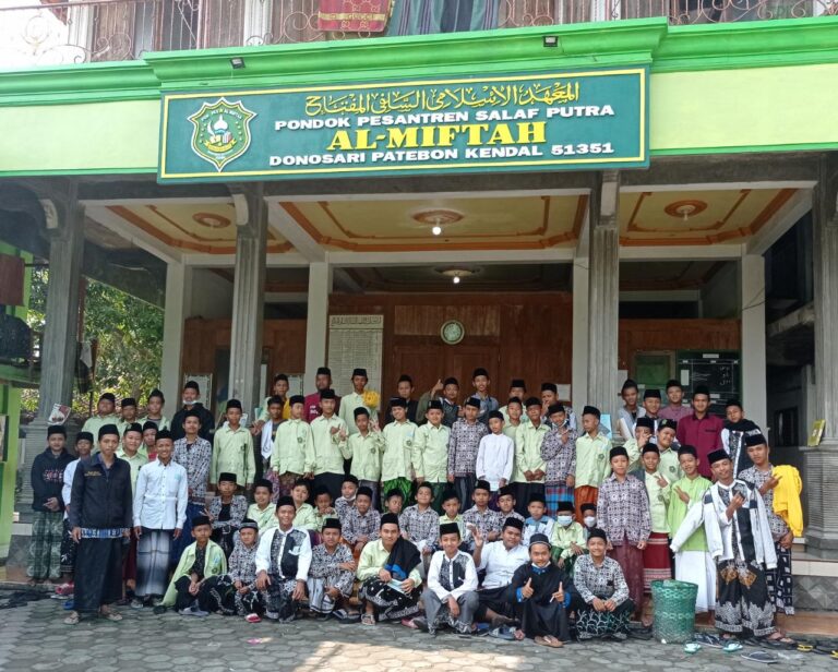 Eksistensi Pesantren di Tengah Pandemi Covid-19 1 pesantren-603335c0