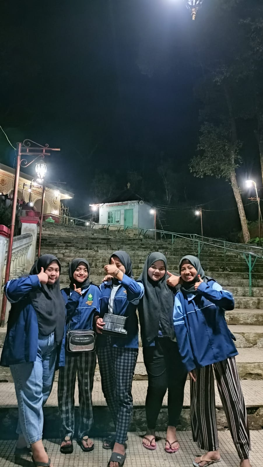 Mahasiswa KKN MIT DR-13 Kelokpok 12 Ziarah Bersama Ke Makam Syekh Maulana al- Magribi di Kawasan Wonobodro, Berikut Asal Usul Makam Beliau! 1 IMG 20220221 WA0061