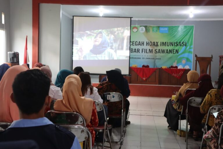 Peduli Edukasi Kesehatan, KKN MIT 15 adakan Seminar dan Nonton Film SAWANEN