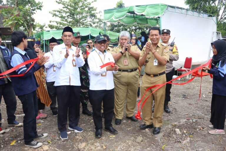 KKN UIN Walisongo Resmikan Program Unggulan Agrowisata Green House Jabungan