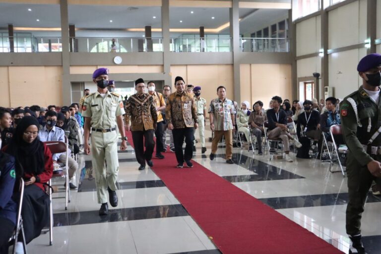 Wakil Gubernur Jawa Tengah,  Hadiri Pelantikan (DEMA-U) dan (SEMA-U) UIN Walisongo Semarang