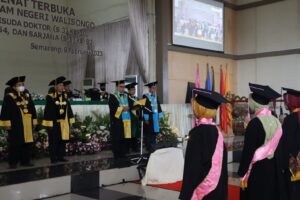 Wisuda UIN Walisongo, Ribuan Wisudawan UIN Walisongo Lulus Tepat Waktu dan Dihadiri oleh Para Masayikh