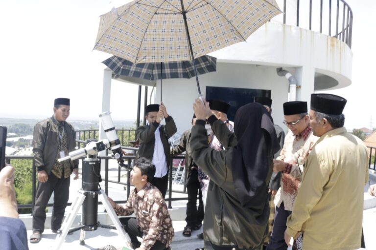 Hilal Tampak di Planetarium dan Observatorium UIN Walisongo Semarang