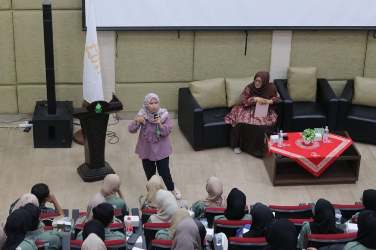 Bandingkan Demokrasi serta Internet di Asia Tenggara dan Eropa, WPRC UIN Walisongo Semarang Gelar Seminar Kuliah Tamu – UIN Walisongo