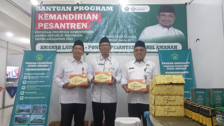 Stan Ponpes Darul Amanah dan PPTQ Nawwir Qulubana Jadi Sorotan di Expo Kemandirian Pesantren 2024 – UIN Walisongo