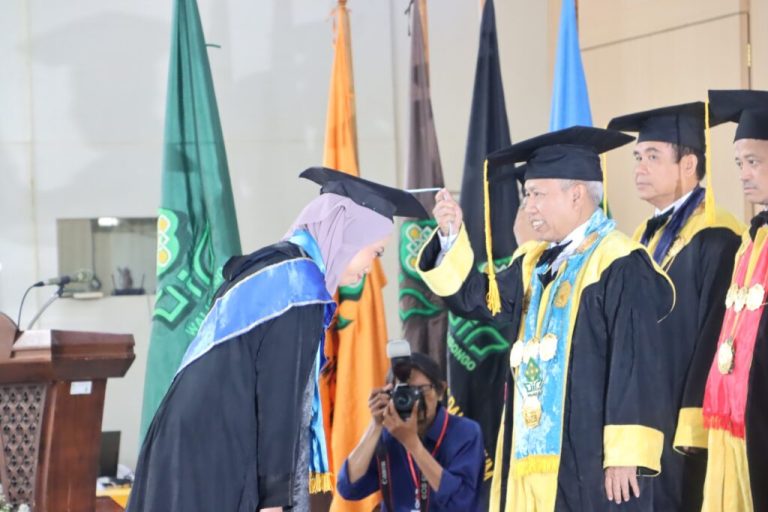 Banyak Wisudawan Lulus Cumlaude, Rektor Ajak Studi Lanjut dan Berikan Beasiswa – UIN Walisongo