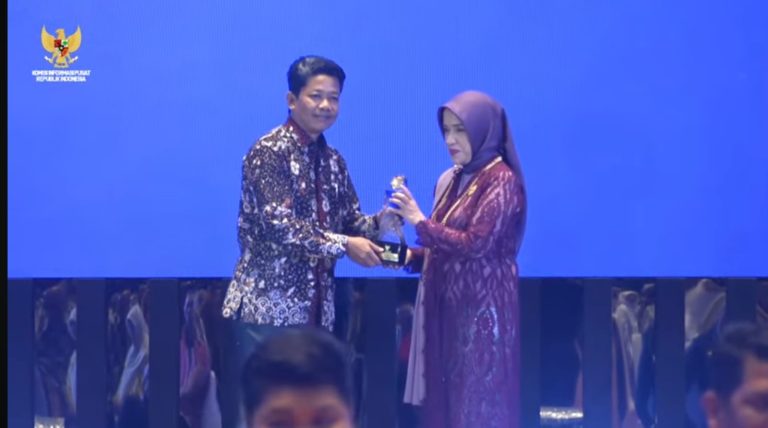 Quatrick UIN Walisongo Raih Penghargaan Badan Publik Informatif Empat Kali Berturut-turut – UIN Walisongo