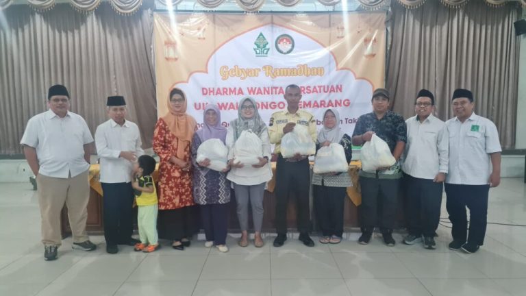 DWP UIN Walisongo Bagikan 228 Paket Sembako Gratis – UIN Walisongo