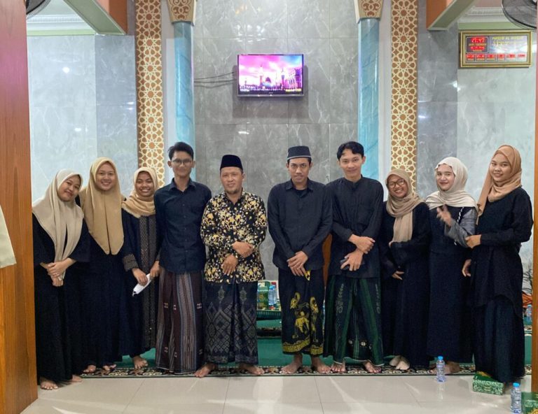Ramadhan Asik, Mahasiswa KPI Berbagi Kebahagiaan di Masjid Al-Ikhsan – UIN Walisongo