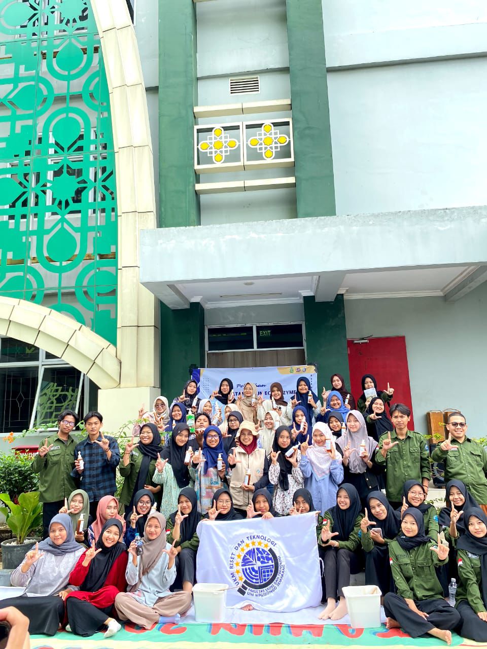 Semangat Lingkungan Warnai Pelatihan Sabun Ecoenzym KSM Ristek Fakultas Sains dan Teknologi – UIN Walisongo