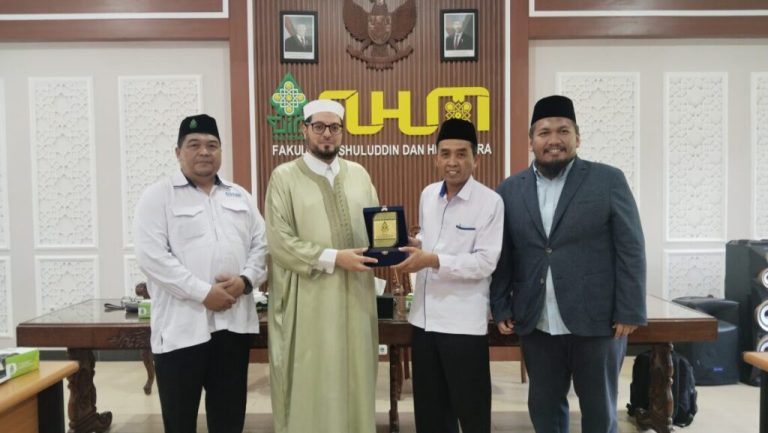 Implementasi Perjanjian Kerja Sama, FUHUM Gelar International Public Lecture on Islamic Leadership and Dakwah – UIN Walisongo