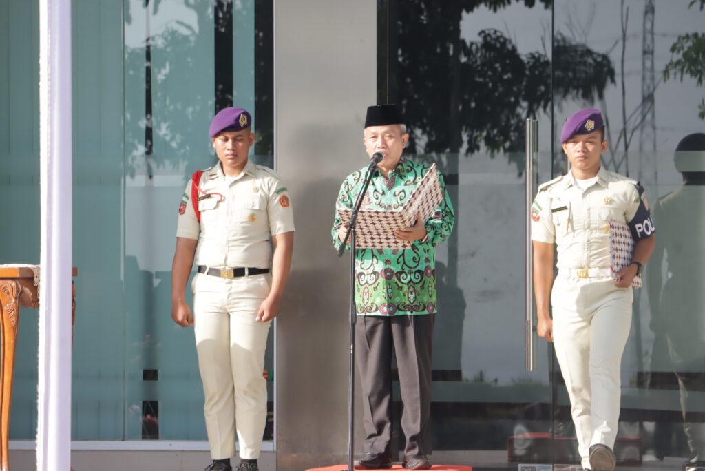 Upacara HUT ke-80 RI, 138 PNS UIN Walisongo Terima Satyalencana Karya Satya – UIN Walisongo