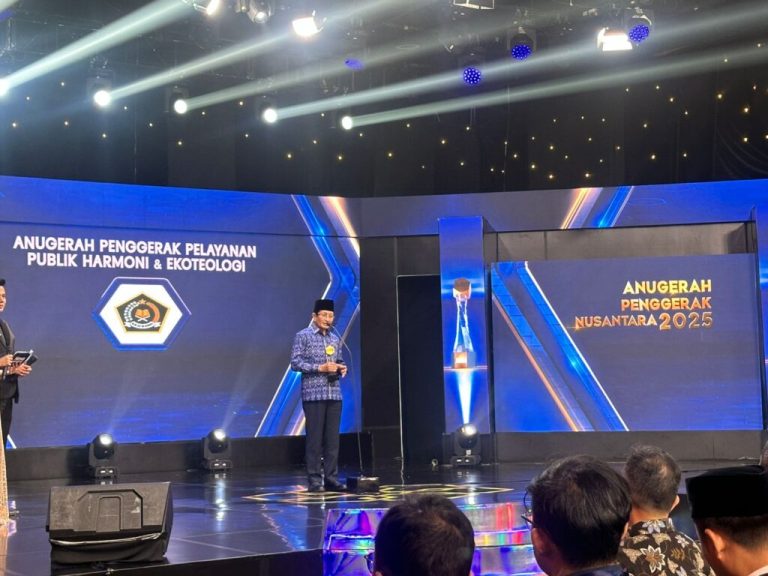 Menag Dapat Anugerah Penggerak Nusantara 2025 Bidang Harmoni dan Ekoteologi – UIN Walisongo