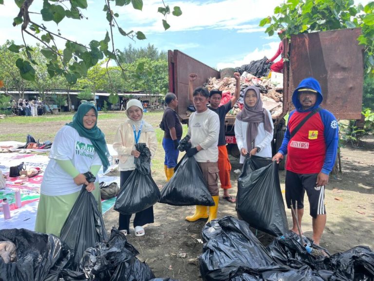 Jelang Hari Pahlawan, Gentara Ajak Ratusan Mahasiswa Lakukan Aksi Nyata Bersih Pantai dan Tanam Pohon di Pantai Maron – UIN Walisongo
