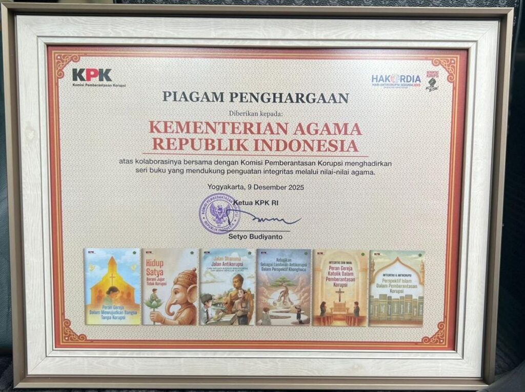 Kemenag Raih Dua Penghargaan dari KPK di Hari Antikorupsi Sedunia 2025 – UIN Walisongo