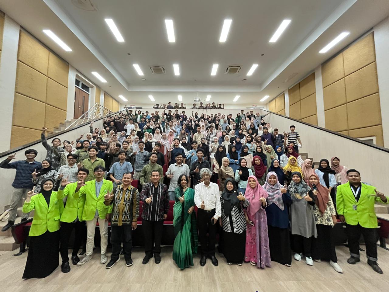 Ruang Teater Penuh, FST UIN Walisongo Sukses Selenggarakan Seminar Internasional Circular Economy and Resource Efficiency 2025 – UIN Walisongo