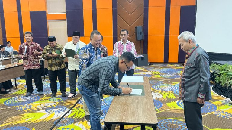 Pimpinan UIN Walisongo Tandatangani IKU dalam Rapat Kerja 2026 – UIN Walisongo 10 Pimpinan UIN Walisongo Tandatangani IKU dalam Rapat Kerja 2026 – UIN Walisongo