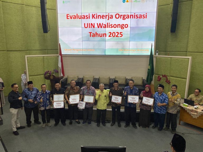 UIN Walisongo Beri Penghargaan Kinerja Terbaik kepada Enam Fakultas dan Unit – UIN Walisongo
