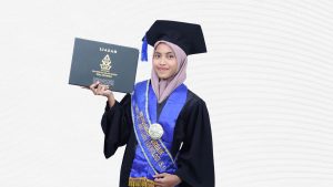 Alia, Wisudawan Terbaik TI UIN Walisongo yang Sempat Mengira Kabar Prestasinya Penipuan – UIN Walisongo