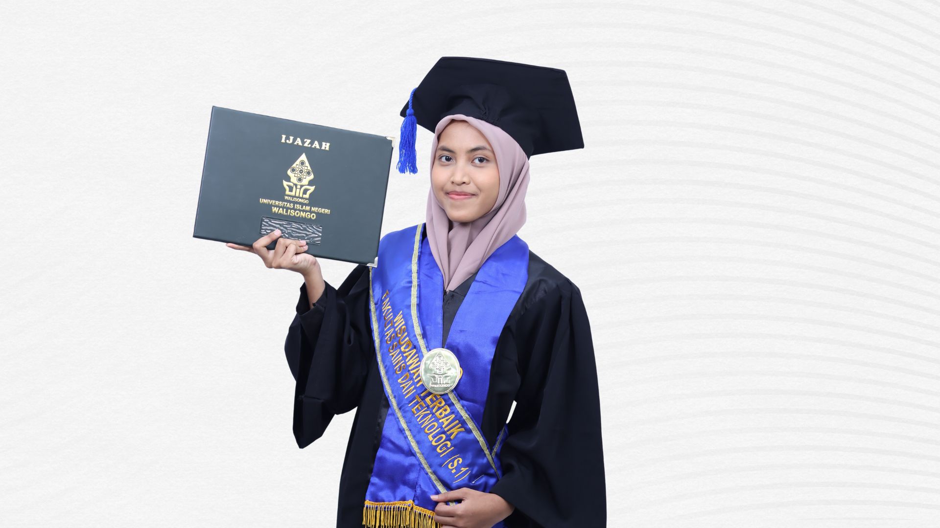 Alia, Wisudawan Terbaik TI UIN Walisongo yang Sempat Mengira Kabar Prestasinya Penipuan – UIN Walisongo 1 Alia, Wisudawan Terbaik TI UIN Walisongo yang Sempat Mengira Kabar Prestasinya Penipuan – UIN Walisongo