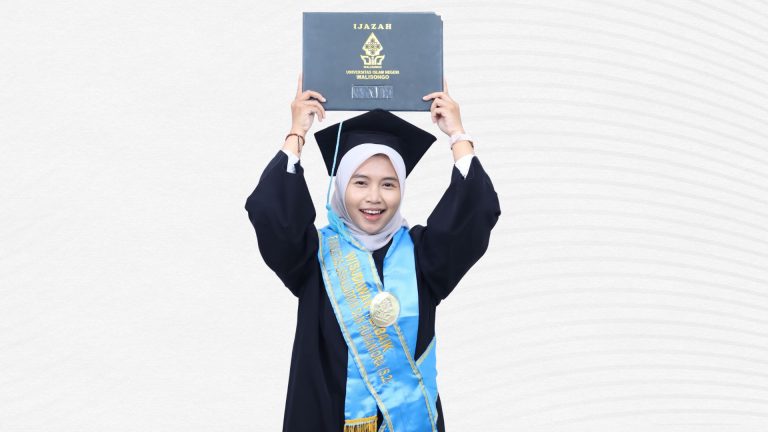 Fajriyatun Nurul Hidayah, Putri Lulusan SMP yang Kini Jadi Magister Terbaik UIN Walisongo – UIN Walisongo