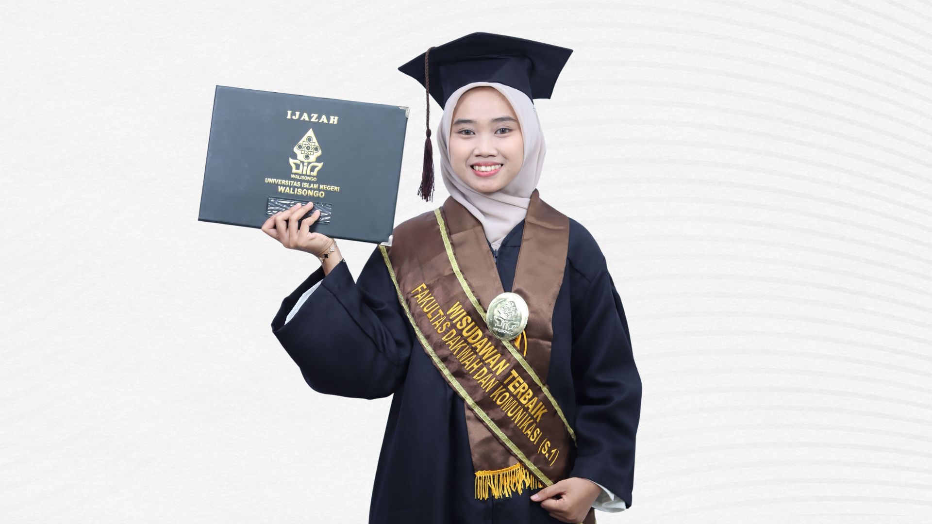 Kisah Warda, Wisudawan Terbaik FDK UIN Walisongo dan Pejuang Kemanusiaan di Papua – UIN Walisongo