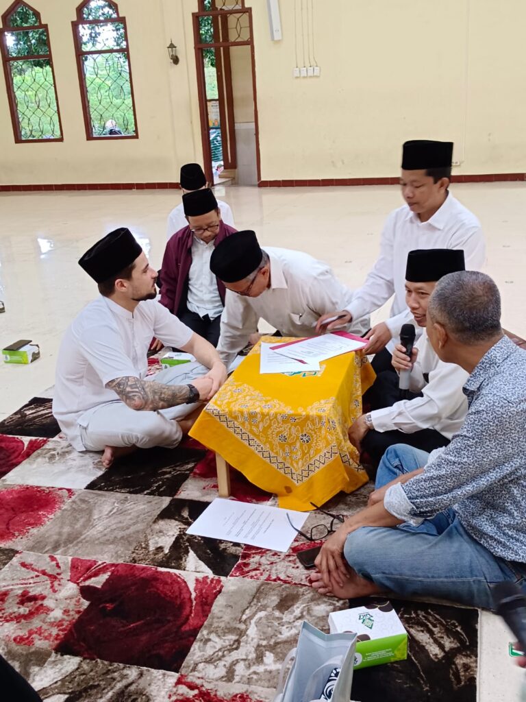 Rektor UIN Walisongo Bimbing Pria Asal Portugal Masuk Islam – UIN Walisongo
