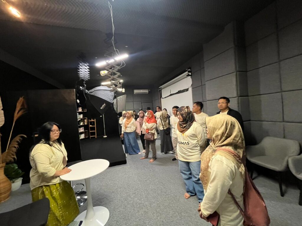 ​Perkuat Kompetensi Monitoring Media, Humas UIN Walisongo “Bedah Dapur” Griya Solopos – UIN Walisongo