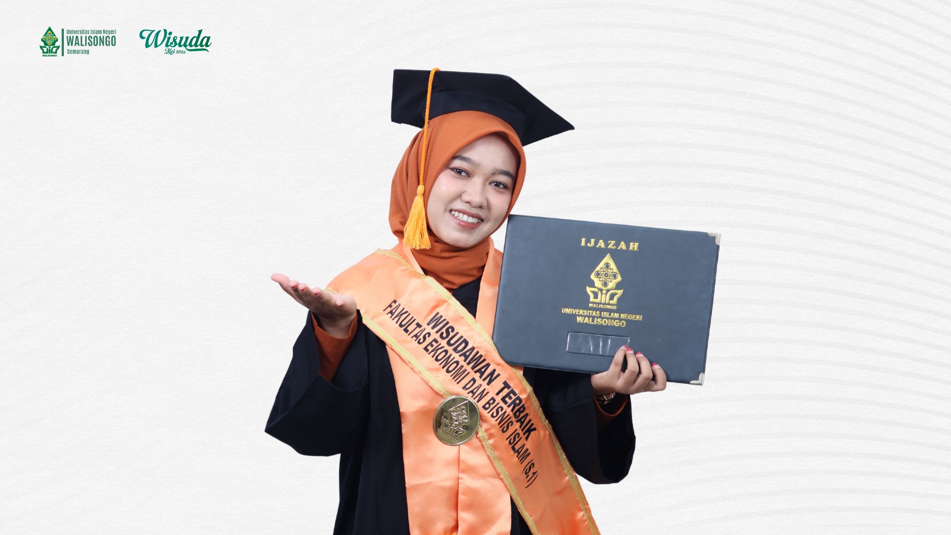 Dari Anak Petani Menjadi Wisudawan Terbaik, Siti Nur Aisyah Ukir Prestasi Internasional Sambil Mondok dan Bermimpi Jadi Dosen – UIN Walisongo