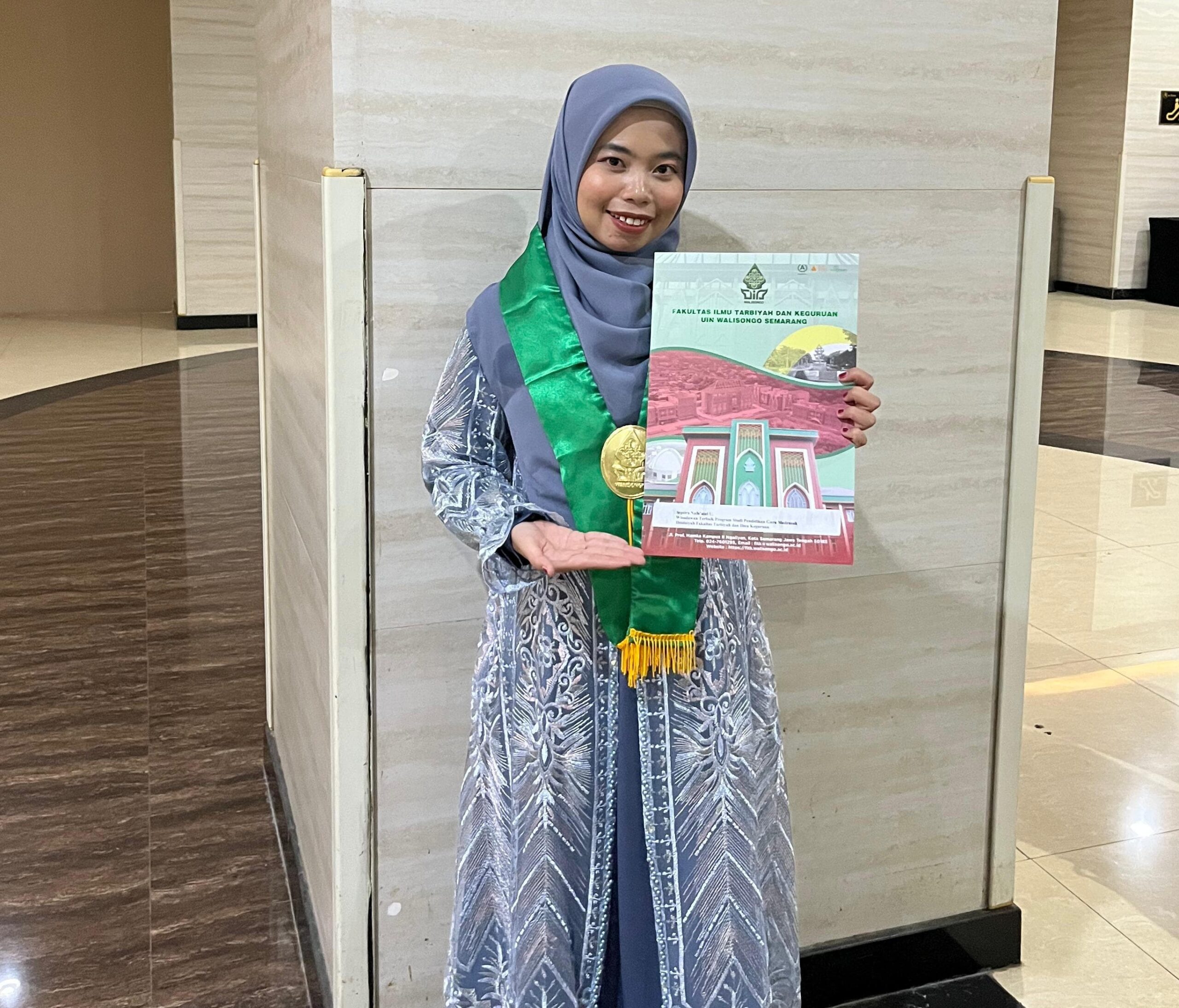 Kuliah, Nyantri Tahfiz, Sambil Kerja Les Privat, Udzma Buktikan Bisa Lulus Semester 7 dan Raih Wisudawan Terbaik PGMI – UIN Walisongo 1 Kuliah, Nyantri Tahfiz, Sambil Kerja Les Privat, Udzma Buktikan Bisa Lulus Semester 7 dan Raih Wisudawan Terbaik PGMI – UIN Walisongo