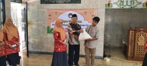 Gebyar Muharram, DWP UIN Walisongo Hadirkan Kepedulian dan Kebahagiaan bagi Anak Yatim – UIN Walisongo