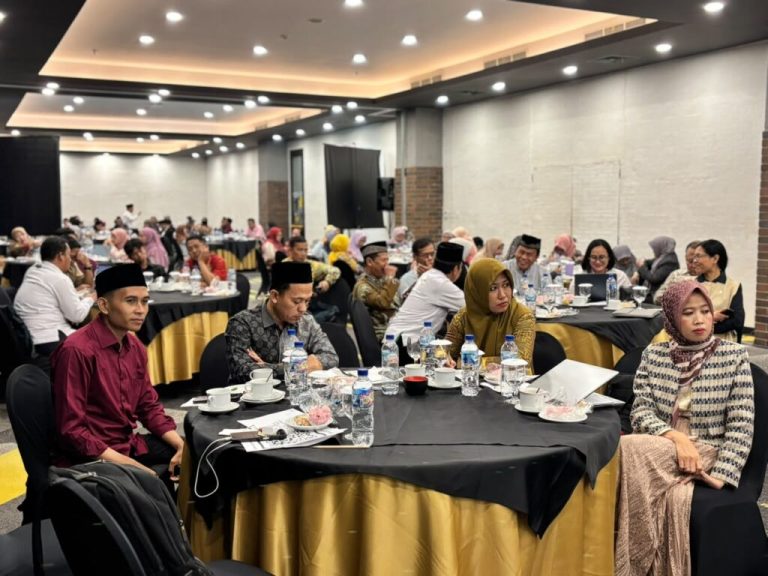 Guest Speaker BI, Rektor UIN Walisongo Tekankan Keseimbangan Syariah – UIN Walisongo 5 Guest Speaker BI, Rektor UIN Walisongo Tekankan Keseimbangan Syariah – UIN Walisongo