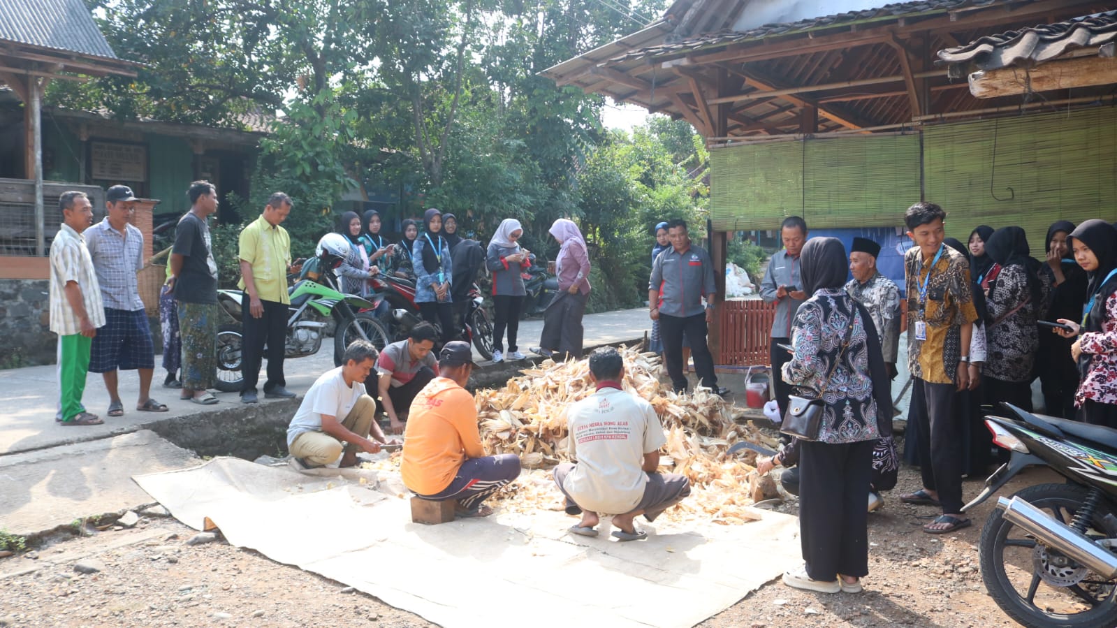 Bawa Perubahan Positif, Tim DHARMAKIP UIN Walisongo Sukses Tuntaskan Pengabdian 4 Hari di Kendal – UIN Walisongo 1 Bawa Perubahan Positif, Tim DHARMAKIP UIN Walisongo Sukses Tuntaskan Pengabdian 4 Hari di Kendal – UIN Walisongo