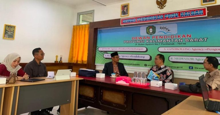 Bersama Dewan Pendidikan Kalbar, Tim Peneliti UIN Walisongo Ekplorasi Mitigasi Konflik Etnis Melalui Cerita Rakyat – UIN Walisongo 6 Bersama Dewan Pendidikan Kalbar, Tim Peneliti UIN Walisongo Ekplorasi Mitigasi Konflik Etnis Melalui Cerita Rakyat – UIN Walisongo