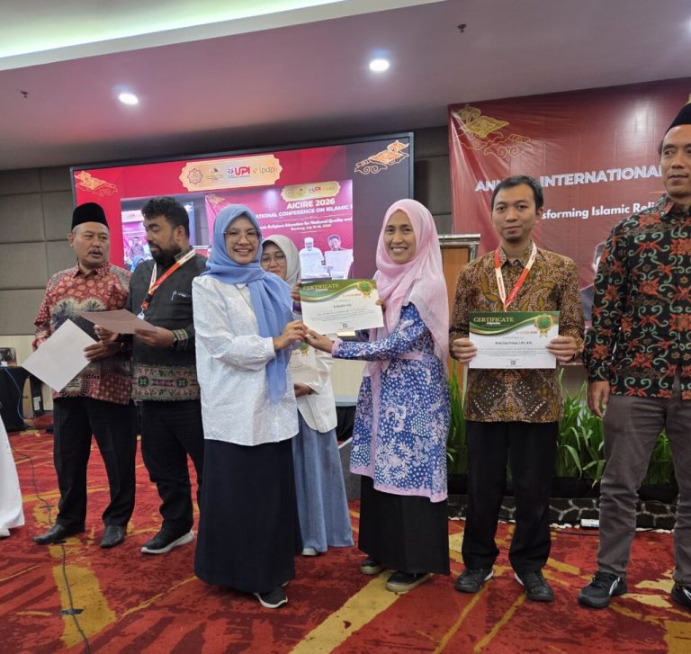 Borong Tiga Penghargaan Sekaligus! Prodi S-1 PAI UIN Walisongo Sapu Bersih Rekognisi Institusi dan Individu di AICIRE 2026 – UIN Walisongo 14 Borong Tiga Penghargaan Sekaligus! Prodi S-1 PAI UIN Walisongo Sapu Bersih Rekognisi Institusi dan Individu di AICIRE 2026 – UIN Walisongo