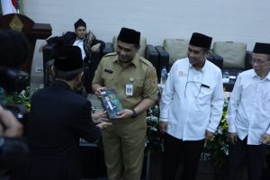 Buku Ini Adalah Mozaik Keteladanan dan Perjuangan – UIN Walisongo