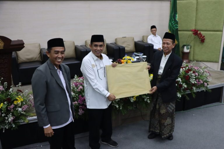 Refleksi Mahakarya Ulama-Intelektual Ilmu Hadis – UIN Walisongo 14 Refleksi Mahakarya Ulama-Intelektual Ilmu Hadis – UIN Walisongo