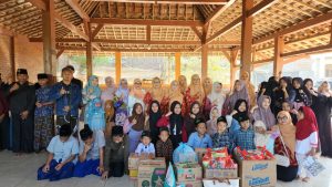 Beranda 1 Tebarkan Kepedulian di Bulan Muharram, DWP FUHUM Santuni Puluhan Anak Yatim di Panti Asuhan Iskandariyah – UIN Walisongo