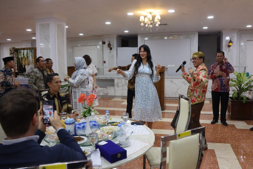 Tutup Hari Pertama dengan Gala Dinner, Project Manager ACQUIN Robert Råback Puji Komitmen Internasionalisasi UIN Walisongo – UIN Walisongo 1 Tutup Hari Pertama dengan Gala Dinner, Project Manager ACQUIN Robert Råback Puji Komitmen Internasionalisasi UIN Walisongo – UIN Walisongo