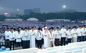 100.000 Jemaah Hadiri Zikir dan Doa Kebangsaan di Monas, Wujud Syukur atas Kemerdekaan Indonesia – UIN Walisongo 6 100.000 Jemaah Hadiri Zikir dan Doa Kebangsaan di Monas, Wujud Syukur atas Kemerdekaan Indonesia – UIN Walisongo