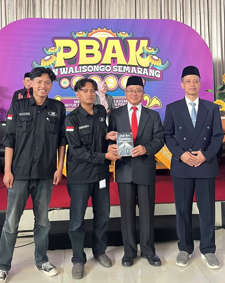 Beri Contoh Nyata Bagi Mahasiswa Baru di PBAK 2026, DEMA FTIK UIN Walisongo Terbitkan Dua Buku Sekaligus – UIN Walisongo