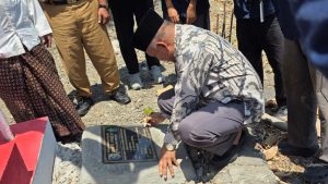 Beranda 1 KKN MIT ke-22 UIN Walisongo Revitalisasi Makam Kepunden Mbah Demang, Dorong Potensi Wisata Religi Desa Bunderan – UIN Walisongo