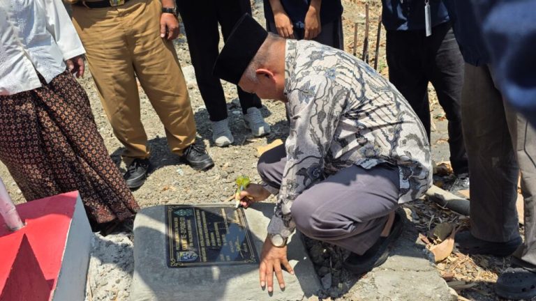 KKN MIT ke-22 UIN Walisongo Revitalisasi Makam Kepunden Mbah Demang, Dorong Potensi Wisata Religi Desa Bunderan – UIN Walisongo 2 KKN MIT ke-22 UIN Walisongo Revitalisasi Makam Kepunden Mbah Demang, Dorong Potensi Wisata Religi Desa Bunderan – UIN Walisongo