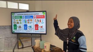 Tanamkan Kepedulian Lingkungan, KKN UIN Walisongo Gelar Sosialisasi Pilah Sampah di SDN 4 Banyubiru – UIN Walisongo 2 Tanamkan Kepedulian Lingkungan, KKN UIN Walisongo Gelar Sosialisasi Pilah Sampah di SDN 4 Banyubiru – UIN Walisongo