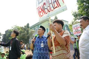 Beranda 1 Wagub Jateng Taj Yasin Maimoen Buka-Bukaan Rencana Pembangunan Tanggul Laut Jateng di Depan 4.623 Mahasiswa Baru UIN Walisongo – UIN Walisongo