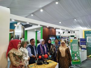 Beranda 1 Momentum MTQ Nasional XXXI, Ibu Menteri Agama dan Ibu Wagub Jateng Kunjungi Stand Planetarium UIN Walisongo – UIN Walisongo