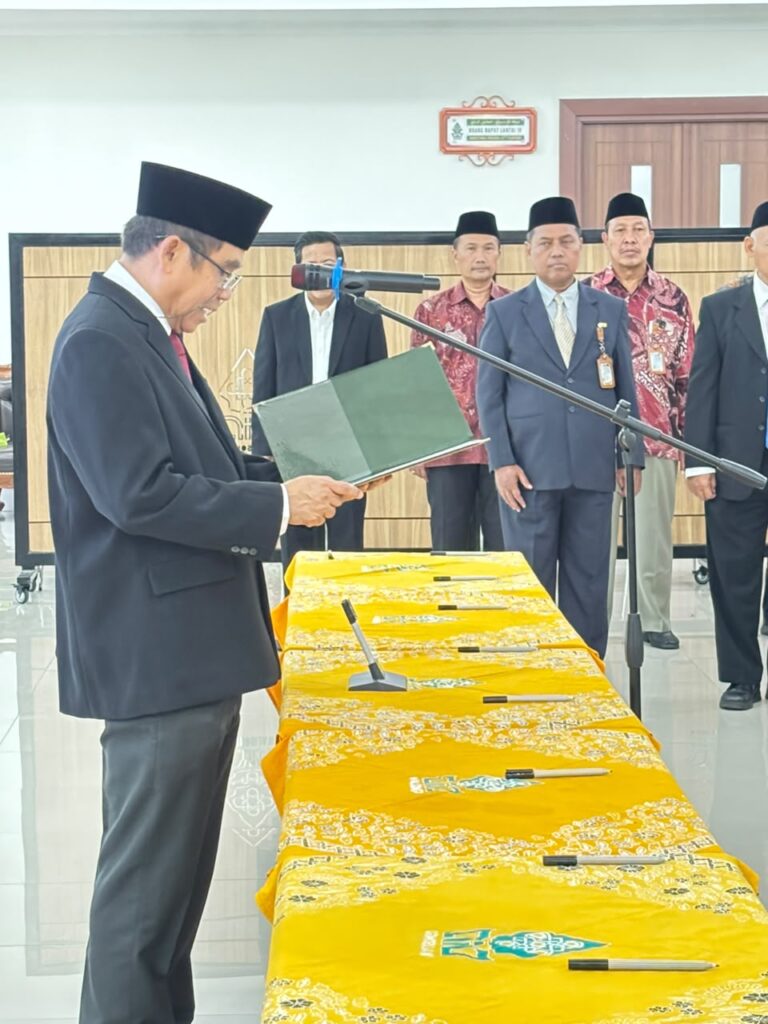 Perkuat Tata Kelola Lembaga, Rektor UIN Walisongo Resmi Lantik Pejabat LPM, LP2M, dan Pimpinan Prodi – UIN Walisongo