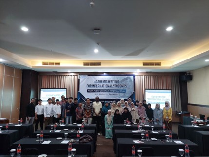 Bekali Pemahaman Keimigrasian dan Skill Kepenulisan Mahasiswa International, International Office Walisongo Adakan Academic Writing – UIN Walisongo