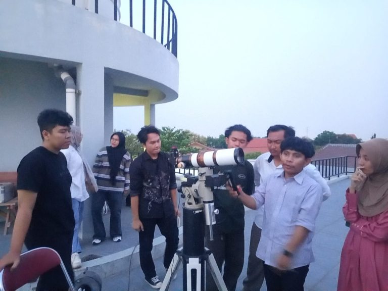 Mahasiswa Magang Planetarium UIN Walisongo Belajar Operasikan Teleskop dan Layani Edukasi Astronomi – UIN Walisongo