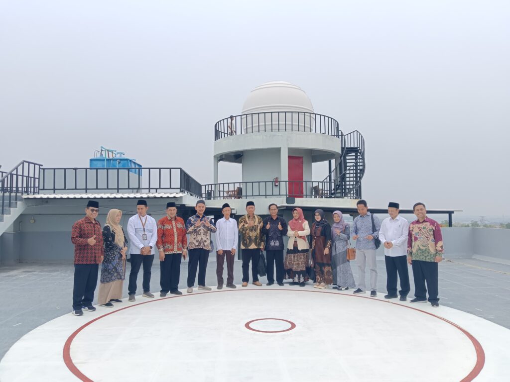 Rombongan Rektor dan Guru Besar UIN Kiai Ageng Muhammad Besari Kunjungi Planetarium UIN Walisongo – UIN Walisongo 1 Rombongan Rektor dan Guru Besar UIN Kiai Ageng Muhammad Besari Kunjungi Planetarium UIN Walisongo – UIN Walisongo